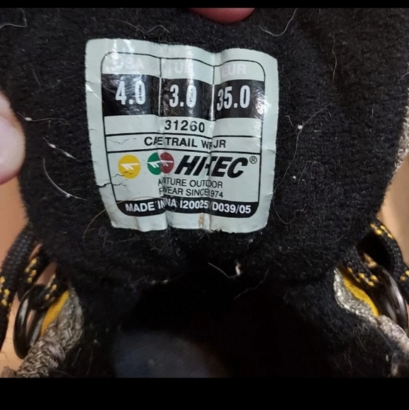 Hi-Tec waterproof boots - child's size 4 - Picture 10 of 11